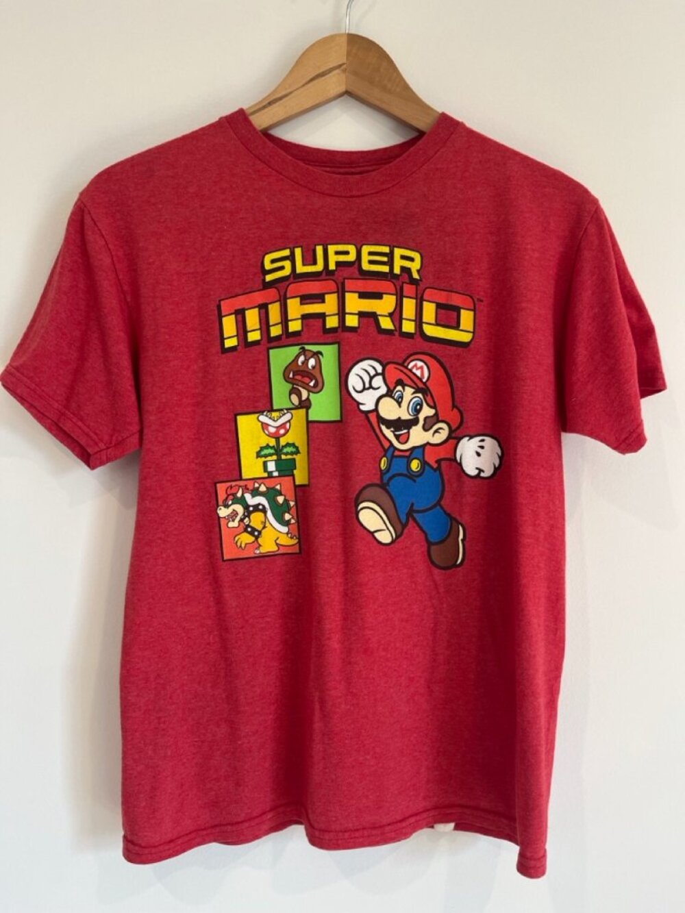 Official Nintendo Super Mario Brothers Graphic T-Shirt Red Heather Large